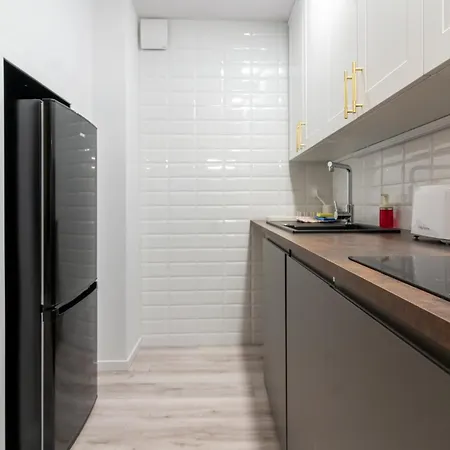 Spodek Stylish By Bookinghost *