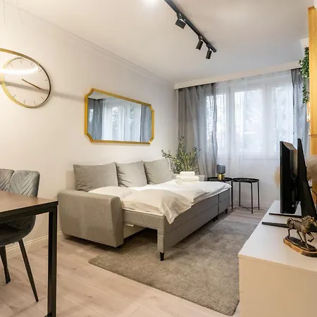 Spodek Stylish By Bookinghost