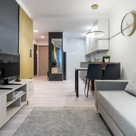 Spodek Stylish By Bookinghost