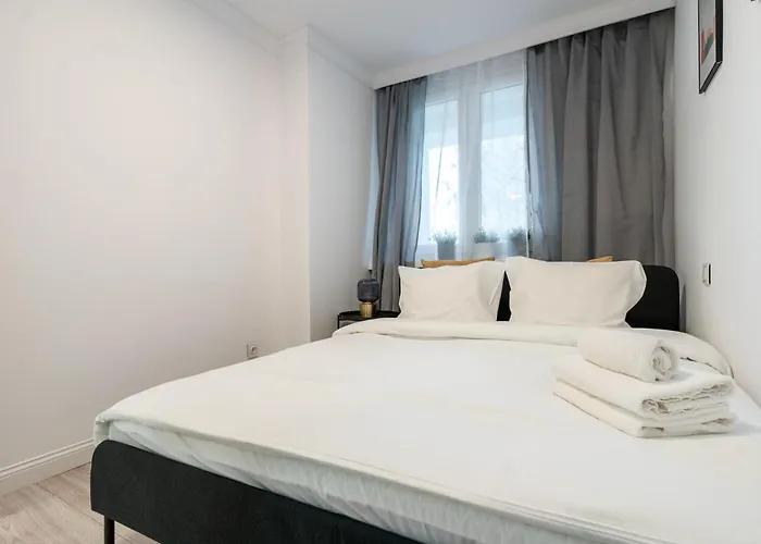 Spodek Stylish By Bookinghost