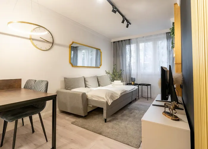 Spodek Stylish By Bookinghost